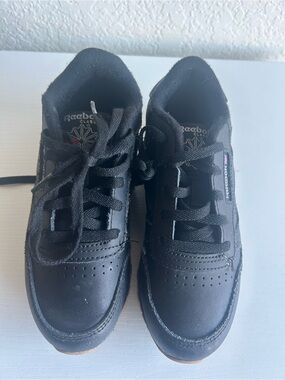 Reebok Kids Black Leather Low-Top Sneakers